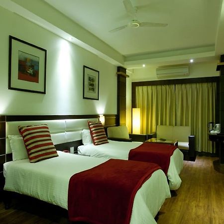 Surya Royal Hotel Кота Екстериор снимка