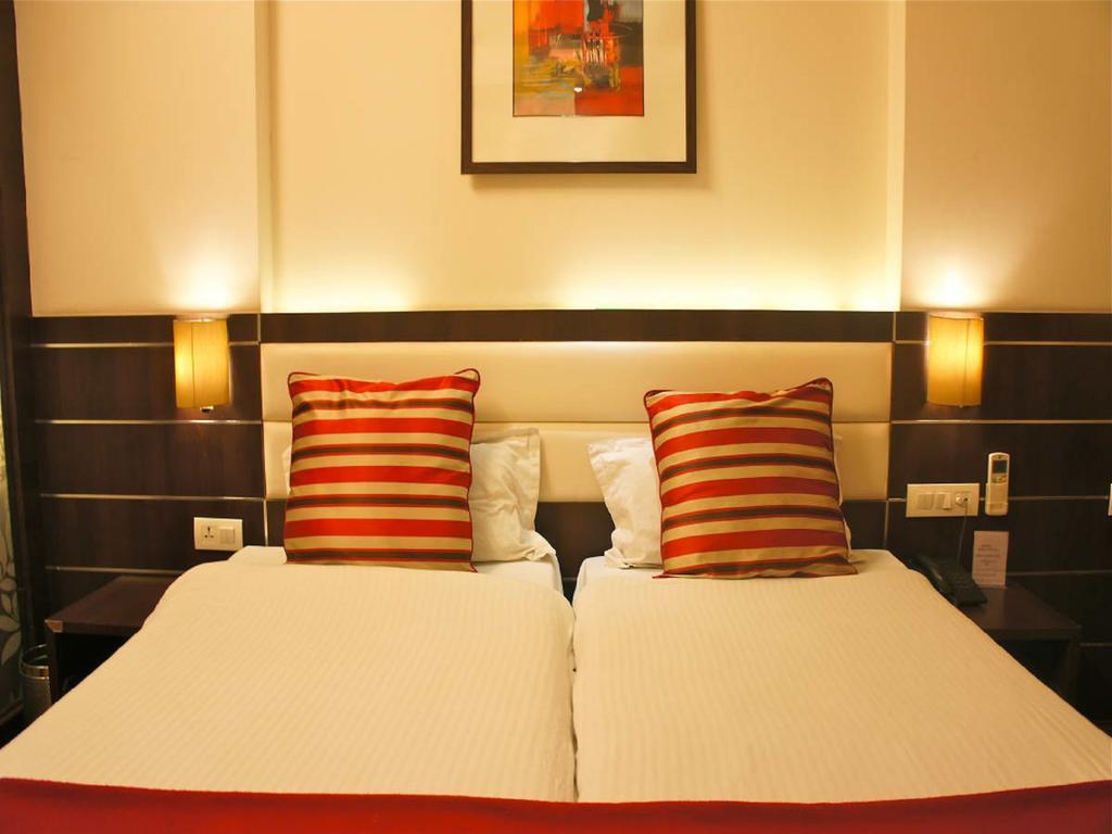 Surya Royal Hotel Кота Екстериор снимка