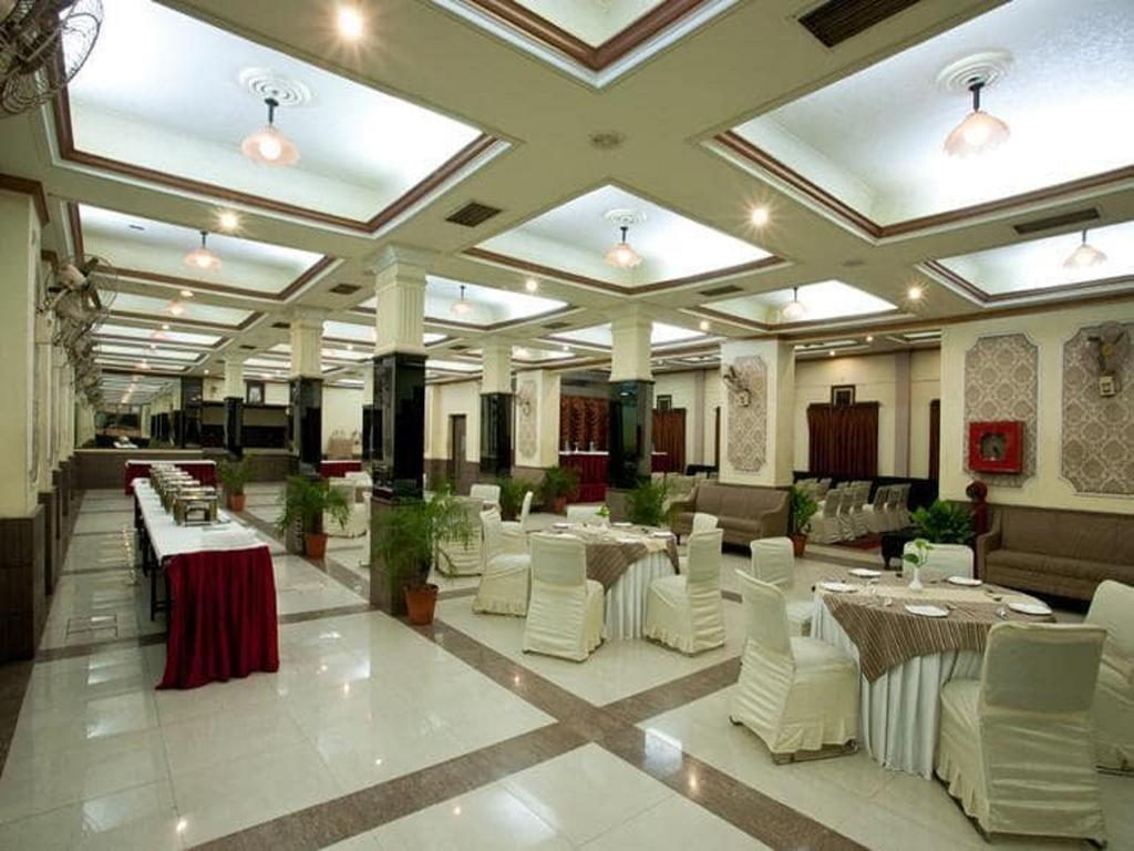 Surya Royal Hotel Кота Екстериор снимка