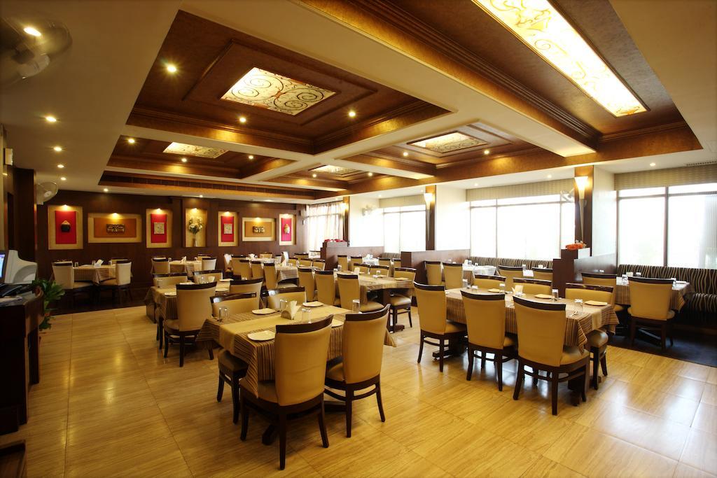Surya Royal Hotel Кота Екстериор снимка