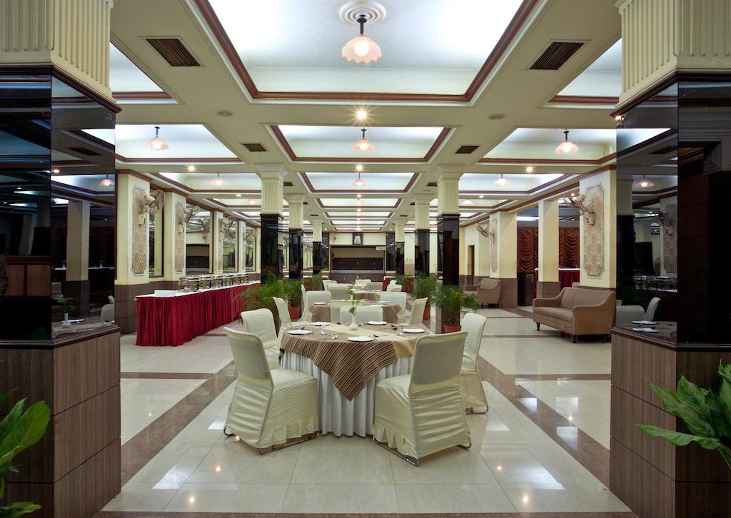 Surya Royal Hotel Кота Екстериор снимка