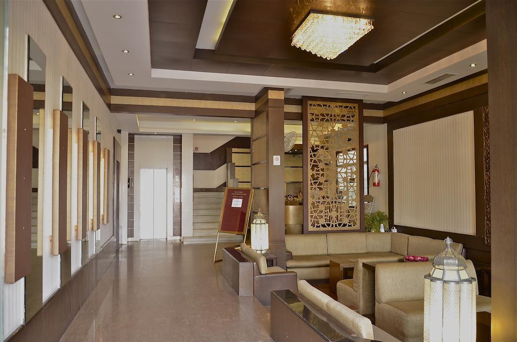 Surya Royal Hotel Кота Екстериор снимка