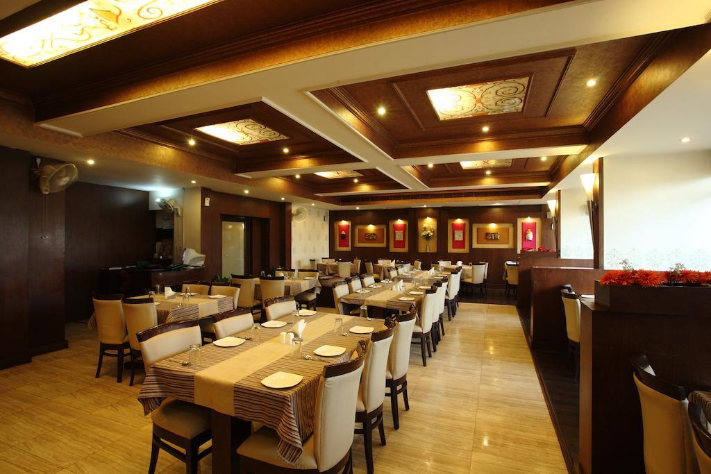 Surya Royal Hotel Кота Екстериор снимка