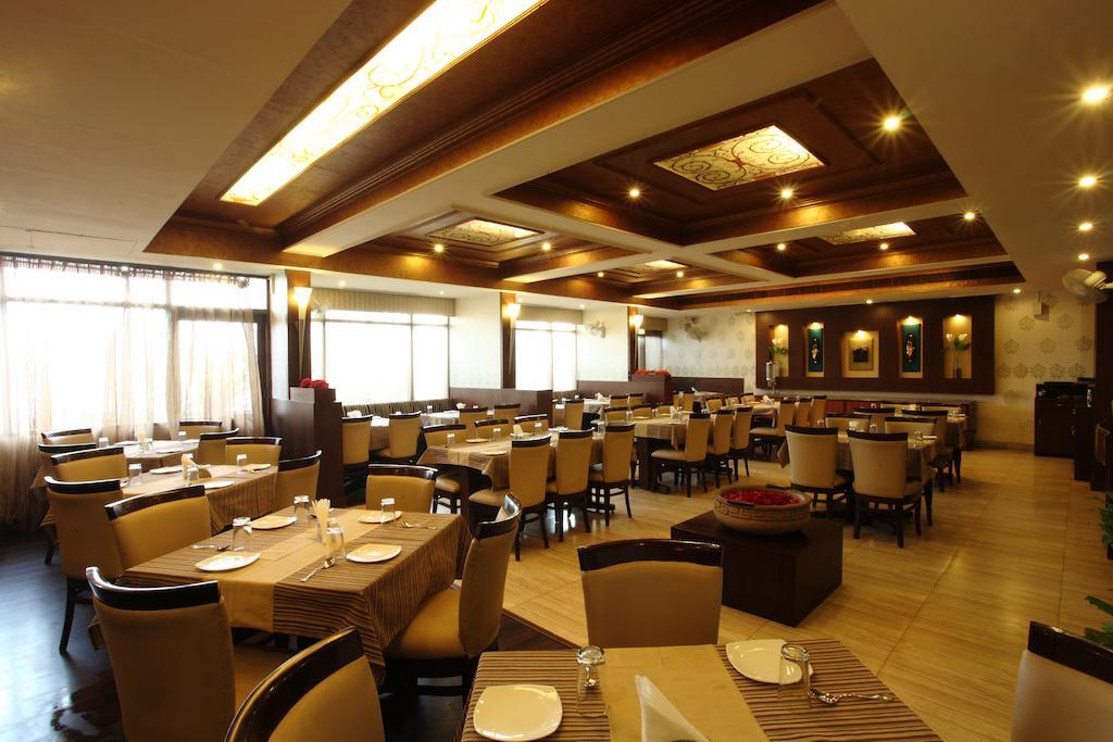 Surya Royal Hotel Кота Екстериор снимка