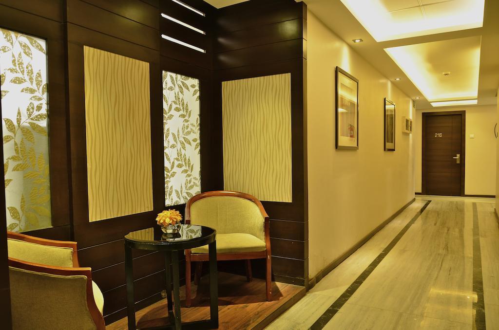 Surya Royal Hotel Кота Екстериор снимка